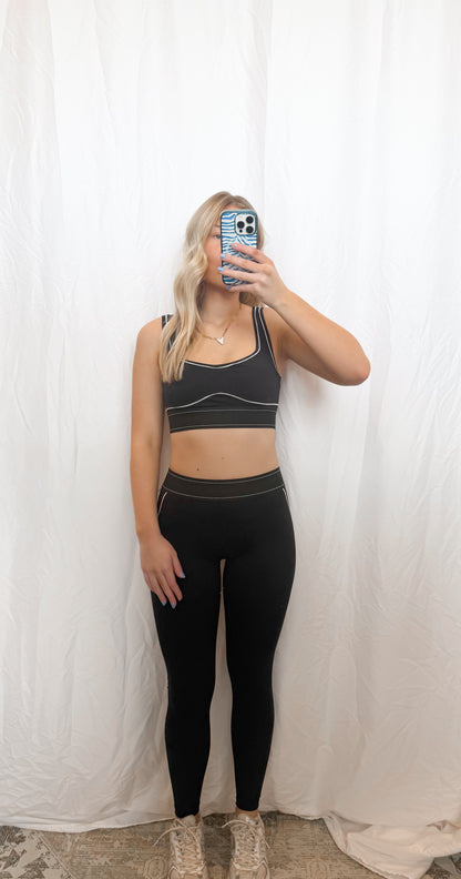 Contrast Thread Leggings